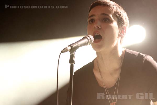 SAVAGES - 2013-02-23 - PARIS - Nouveau Casino - Camille Berthomier